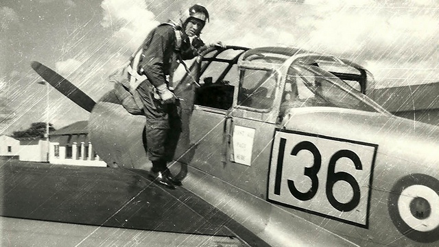 http://www.pilotspost.co.za/articles/063013Tony%20Smit%20-The%20stuff%20legends%20are%20made%20off/Tony%2003.jpg